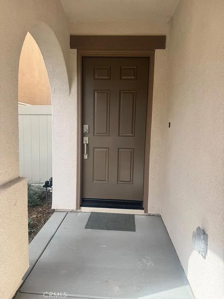 3 bed, 2.5 bath, 1575 sqft, $3,100 — Photo 2