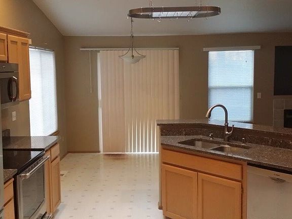 3rd image of 4825 36th St NE