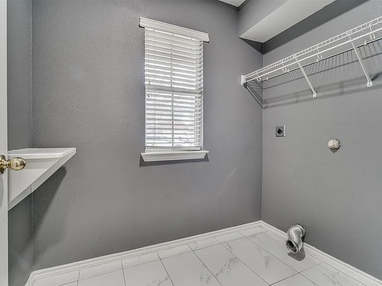 13620 Lyndon B Johnson St — Photo 19