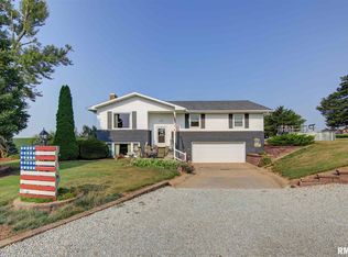 3992 W Stockwell Ln, Clinton, IA 52732
