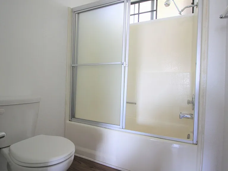 4844 Riverton Ave. — Photo 12