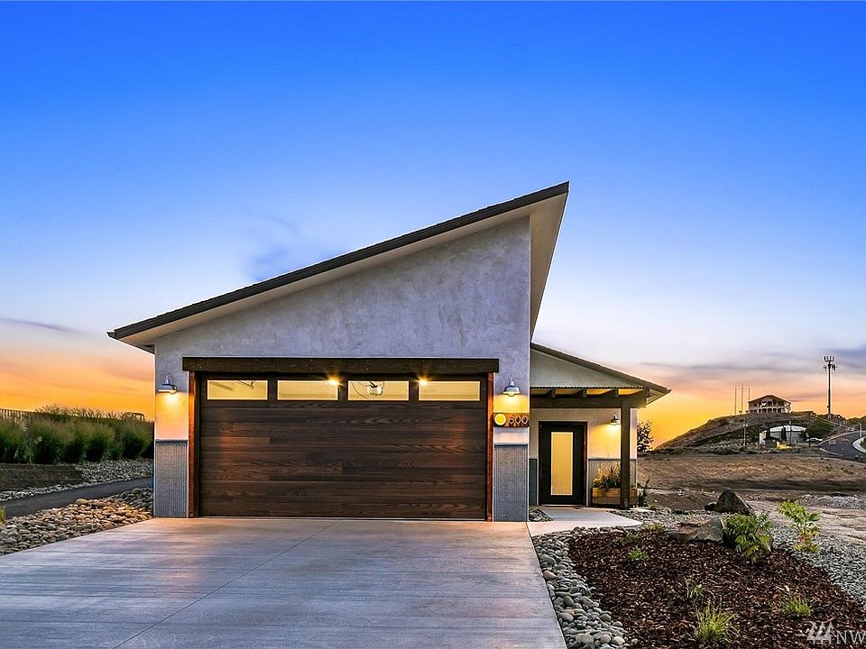 1st image of 806 Selah Vista Way