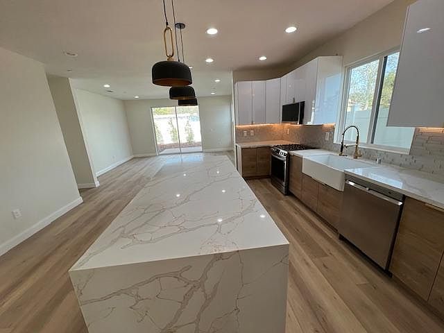 1st image of 430 Emilia Pl