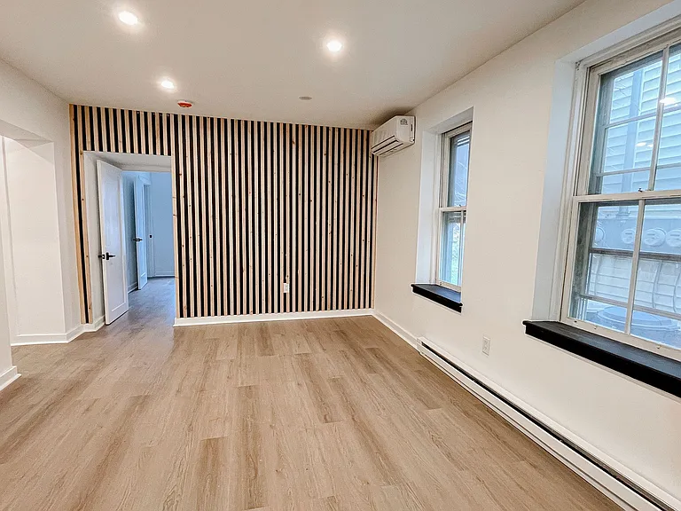 208 Warren St — Photo 19