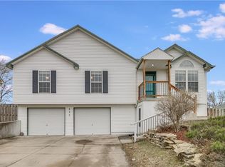 857 SW Ridgeview Dr, Grain Valley, MO 64029