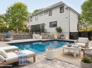 19 Inlet View Dr, Southampton, NY 11968