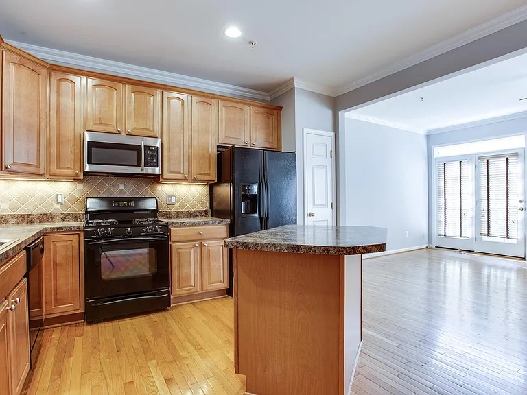 10410 Damascus Park Ln — Photo 16