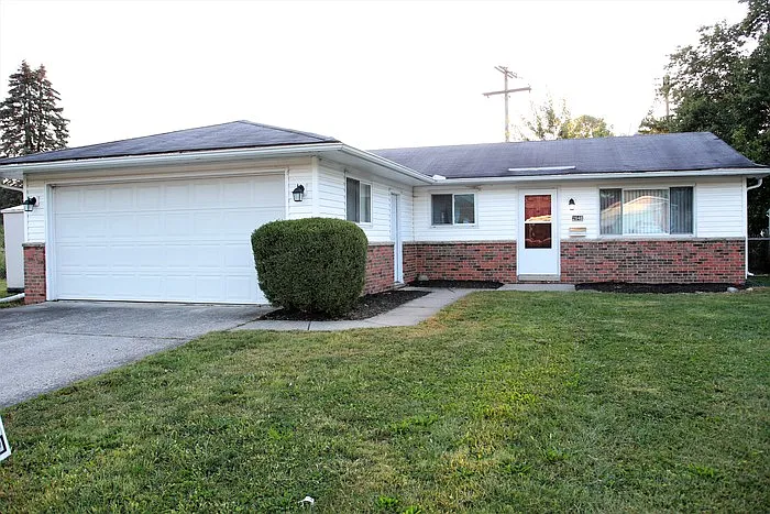 2640 Maywood Rd photo 1