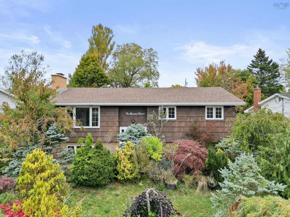 112 Arklow Dr, Halifax, NS B2W 4E4