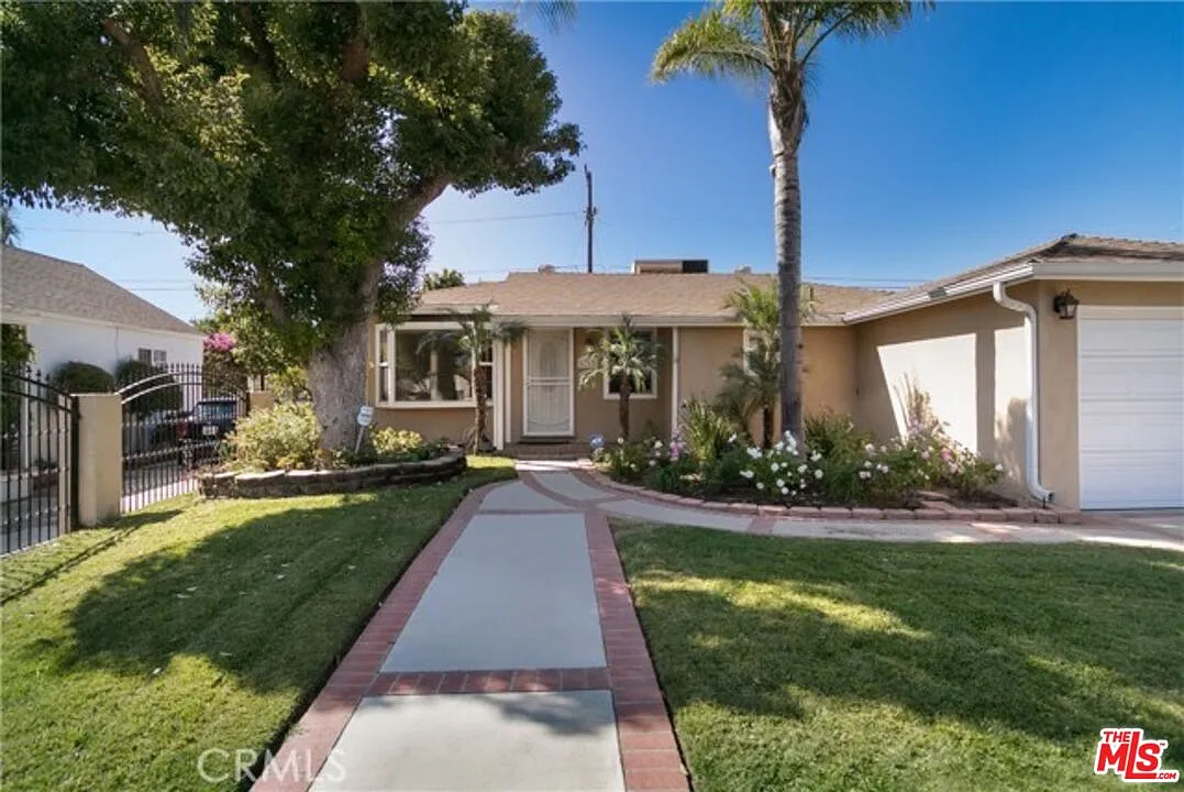 3 bed, 2.0 bath, 1358 sqft, $4,695 — Photo 4