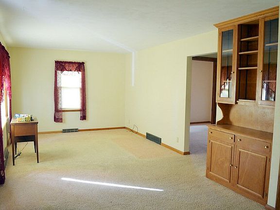 3rd image of 638 Courtwright Blvd