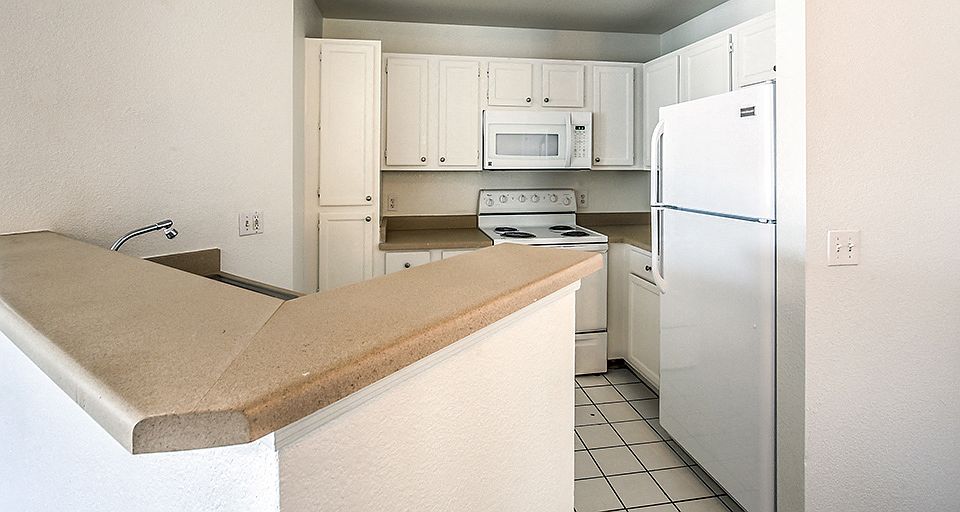 Kitchen & Breakfast Bar