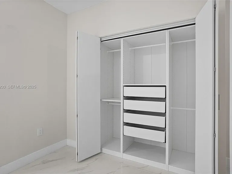 700 NE 24th St #602 — Photo 15