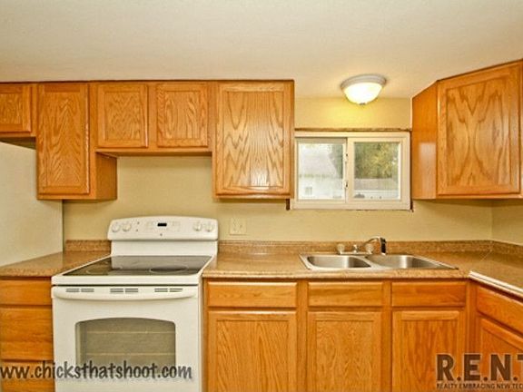 5th image of 305 Lennox Ave NW