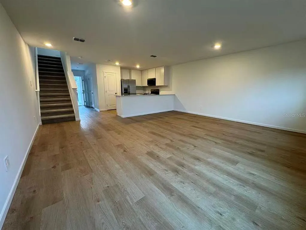 3 bed, 2.5 bath, 1386 sqft, $2,000 — Photo 4