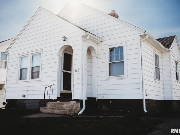 306 S Broad St, Knoxville, IL 61448