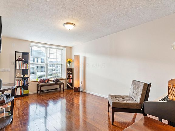 5th image of 306 Shadbush Dr