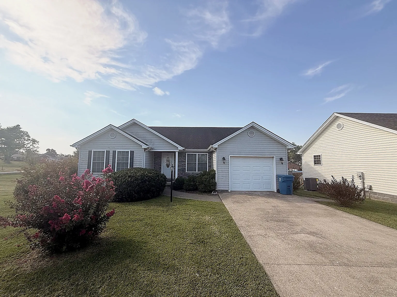 3 bed, 1440 sqft, $1,800 — Photo 1