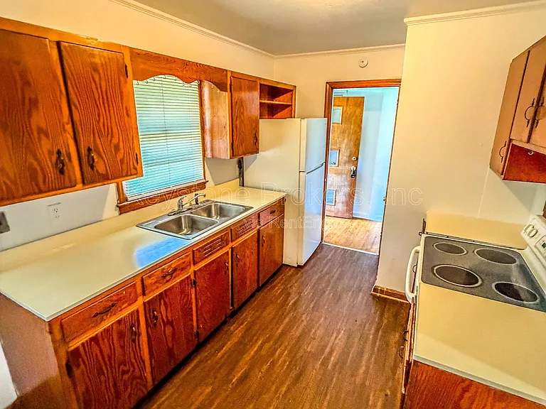2063 Fairway Dr — Photo 3