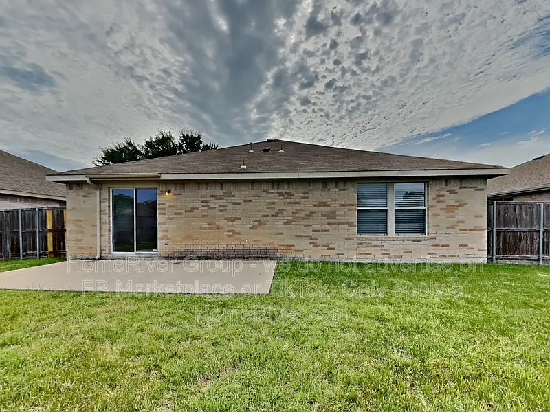 3 bed, 2.0 bath, 1673 sqft, $2,050 — Photo 3