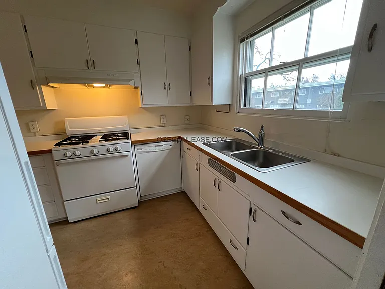 2 Bedroom 2 bath downtown apartment available now — Photo 4