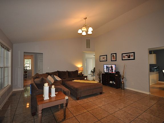 4th image of 207 Sandy Beach Dr