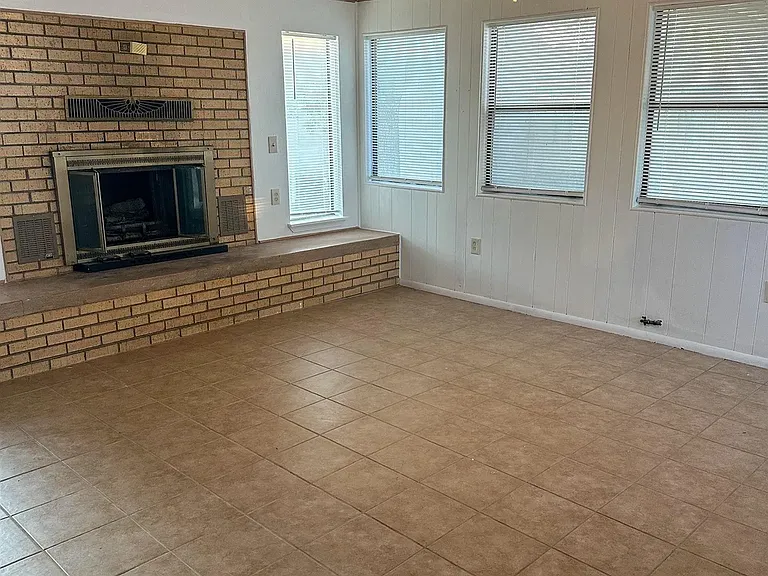 2104 W Runyan Ave — Photo 14