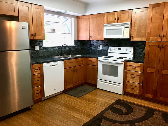 Kitchen (day)