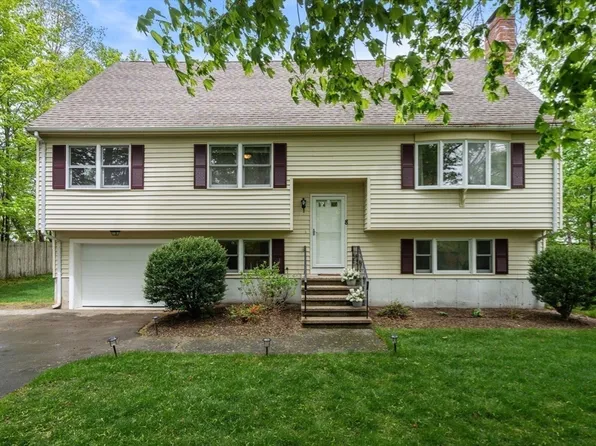 8 Sampson Dr, Randolph, MA 02368