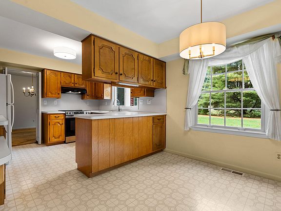 5th image of 3390 Clover Dr