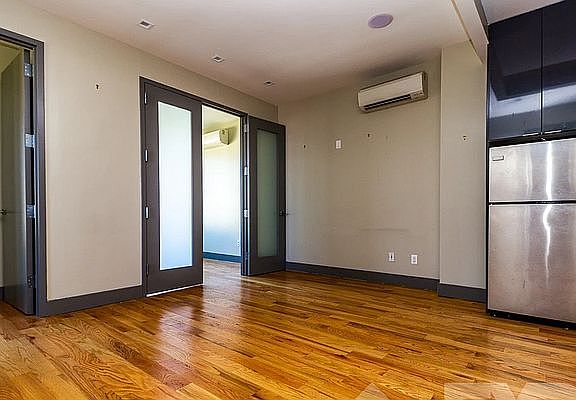 4th image of 336 Melrose St #4F