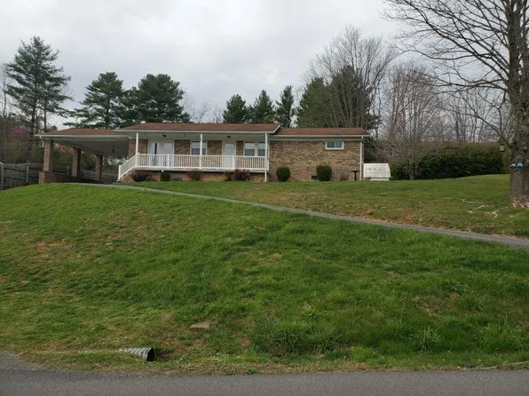 341 Dove St, Pounding Mill, VA 24637