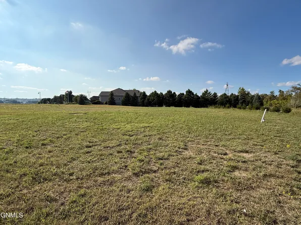 6500 Misty Waters Dr, Bismarck, ND 58503