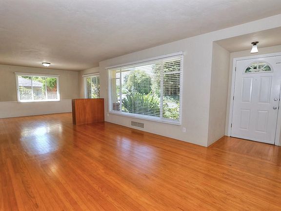 5th image of 4919 S Land Park Dr