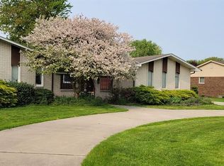 28379 Kingsberry St, Chesterfield, MI 48047