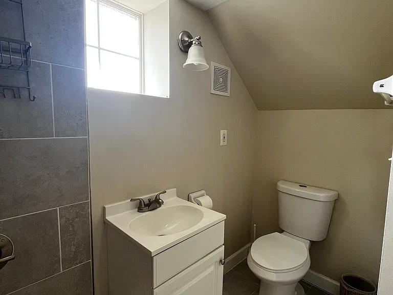 120 N Huron Dr — Photo 29