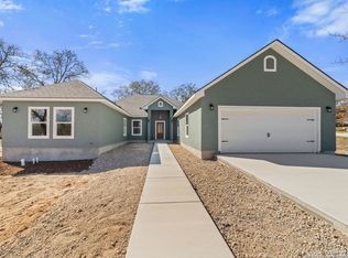 320 Inwood, Poteet, TX 78065