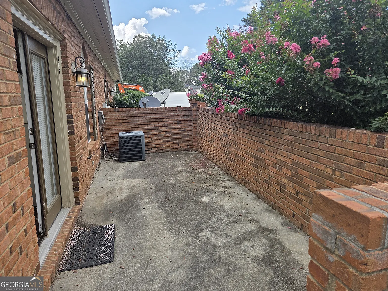 2 bed, 2.0 bath, 1183 sqft, $1,200 — Photo 2