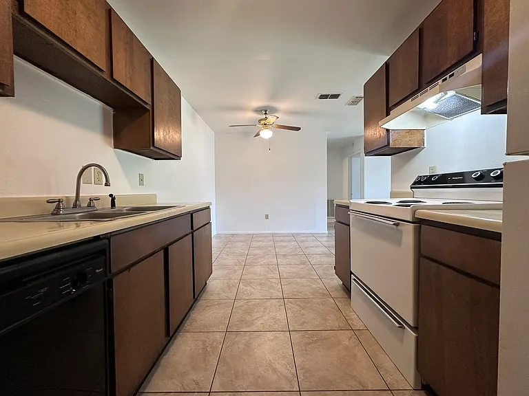 Brookhollow Apartments — Photo 19