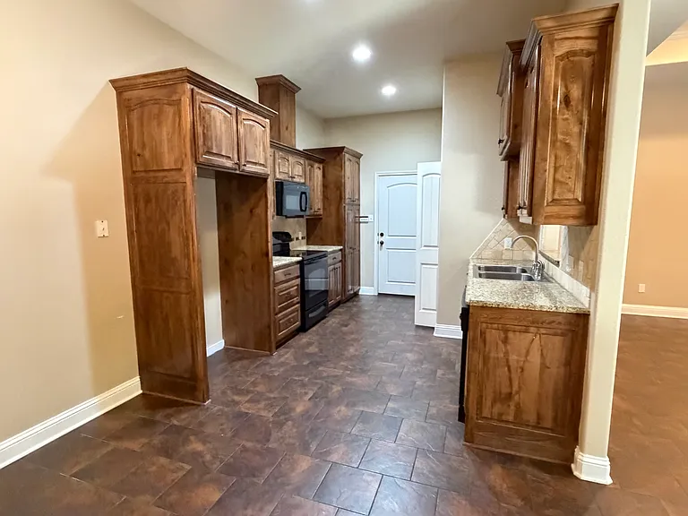 113 Falcon Way — Photo 3