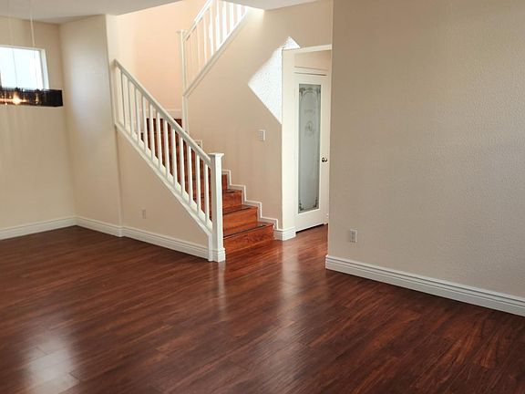 4th image of 1077 Nursery Ln