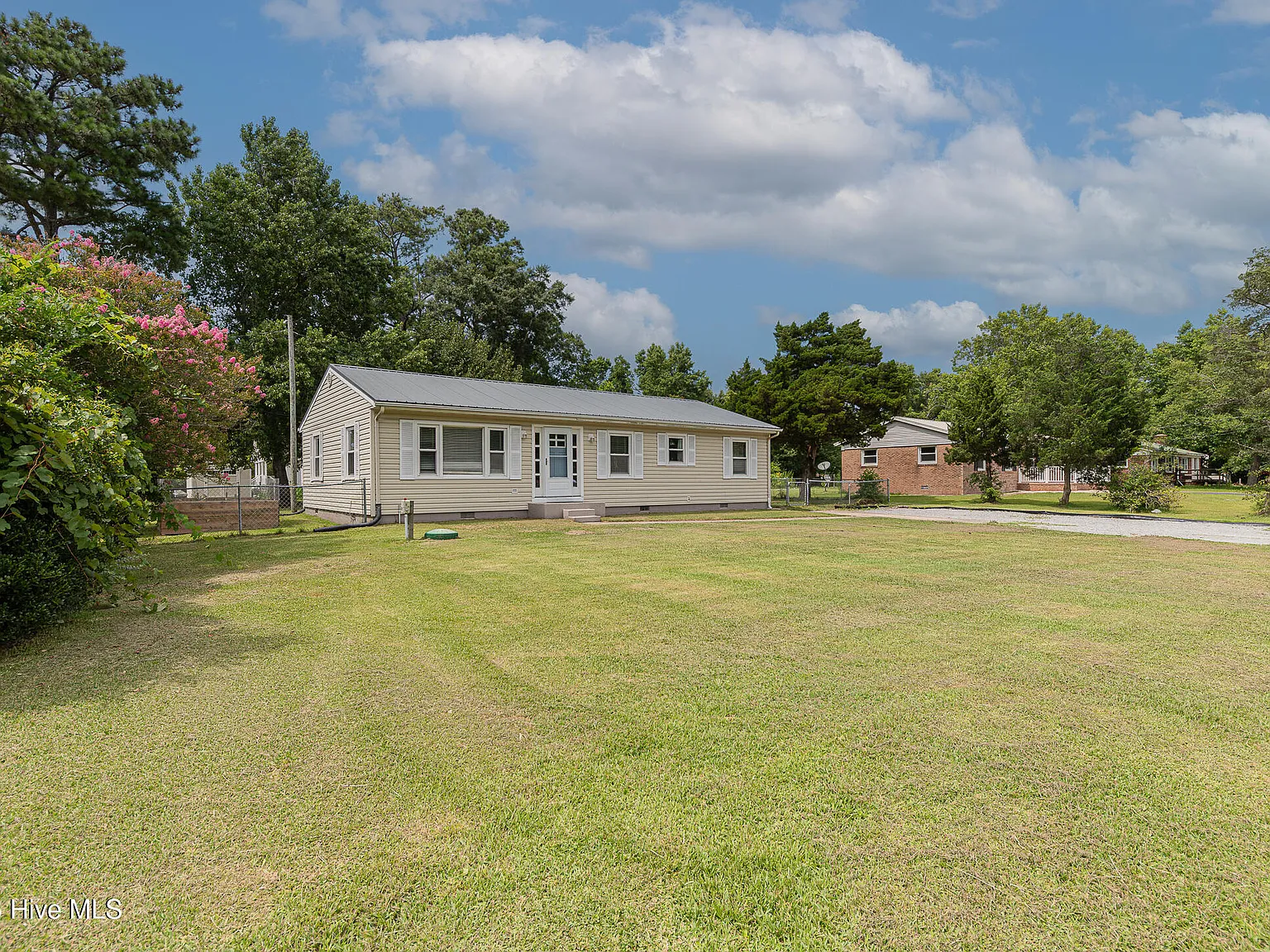 3 bed, 2.0 bath, $1,800 — Photo 2