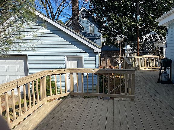 4th image of 1016 Jamestown Cres
