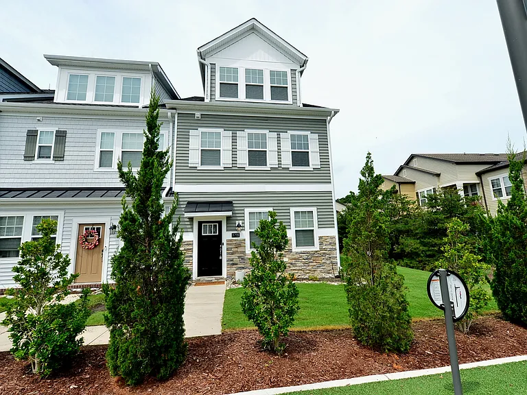 1701 Pasture Pl — Photo 1
