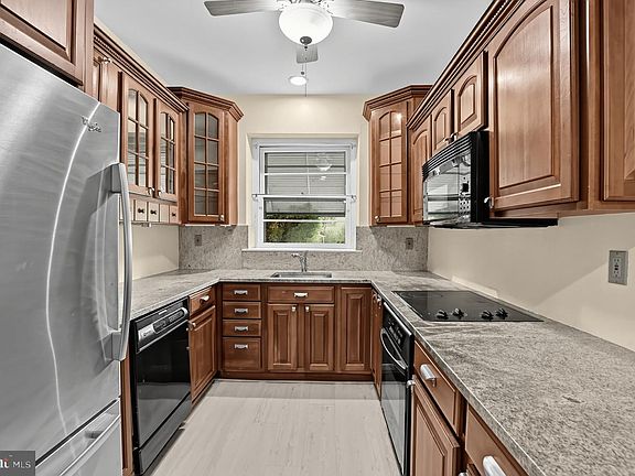 5th image of 505 E Roberts St