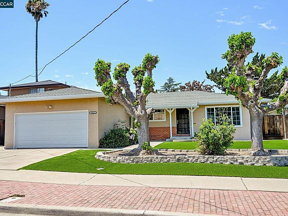 3rd image of 2412 Desrys Blvd