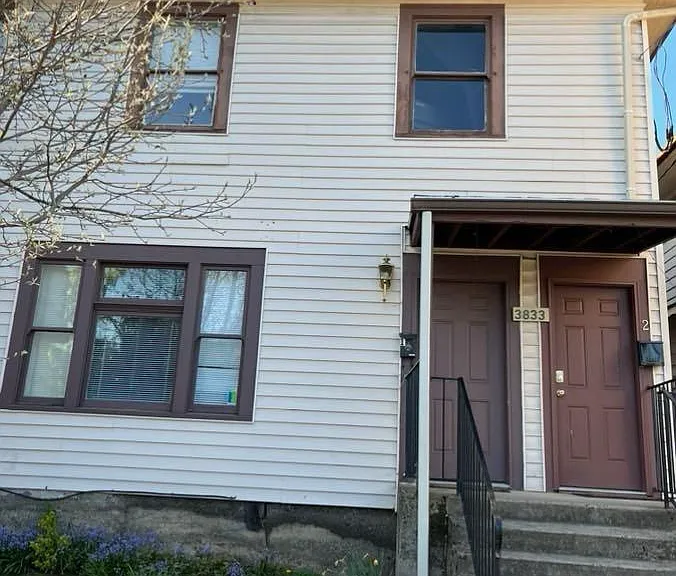 3833 SE Belmont St — Photo 1