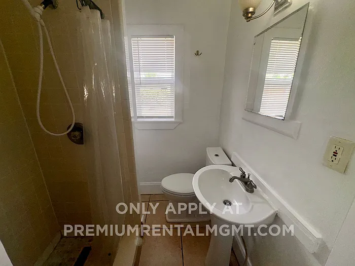 2330 S Ferncreek Ave #C — Photo 5