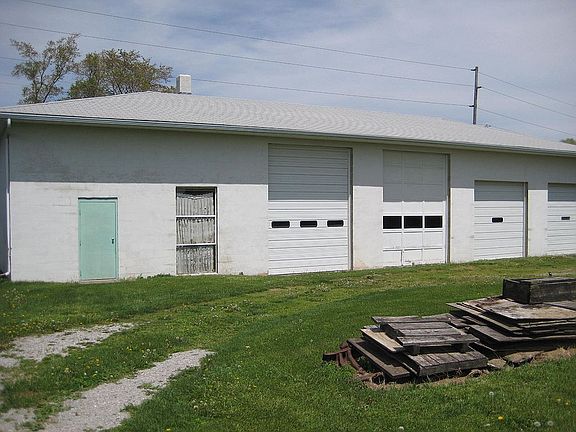 2nd image of 2115 Highway 6 Trl