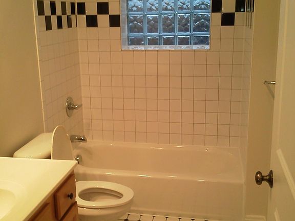 5th image of 2202 Saint James Ave APT 1